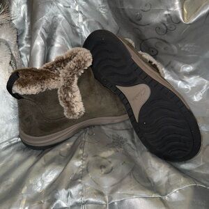Clarks Cloudsteppers Olive and Brown Fur-Lined Winter Boots